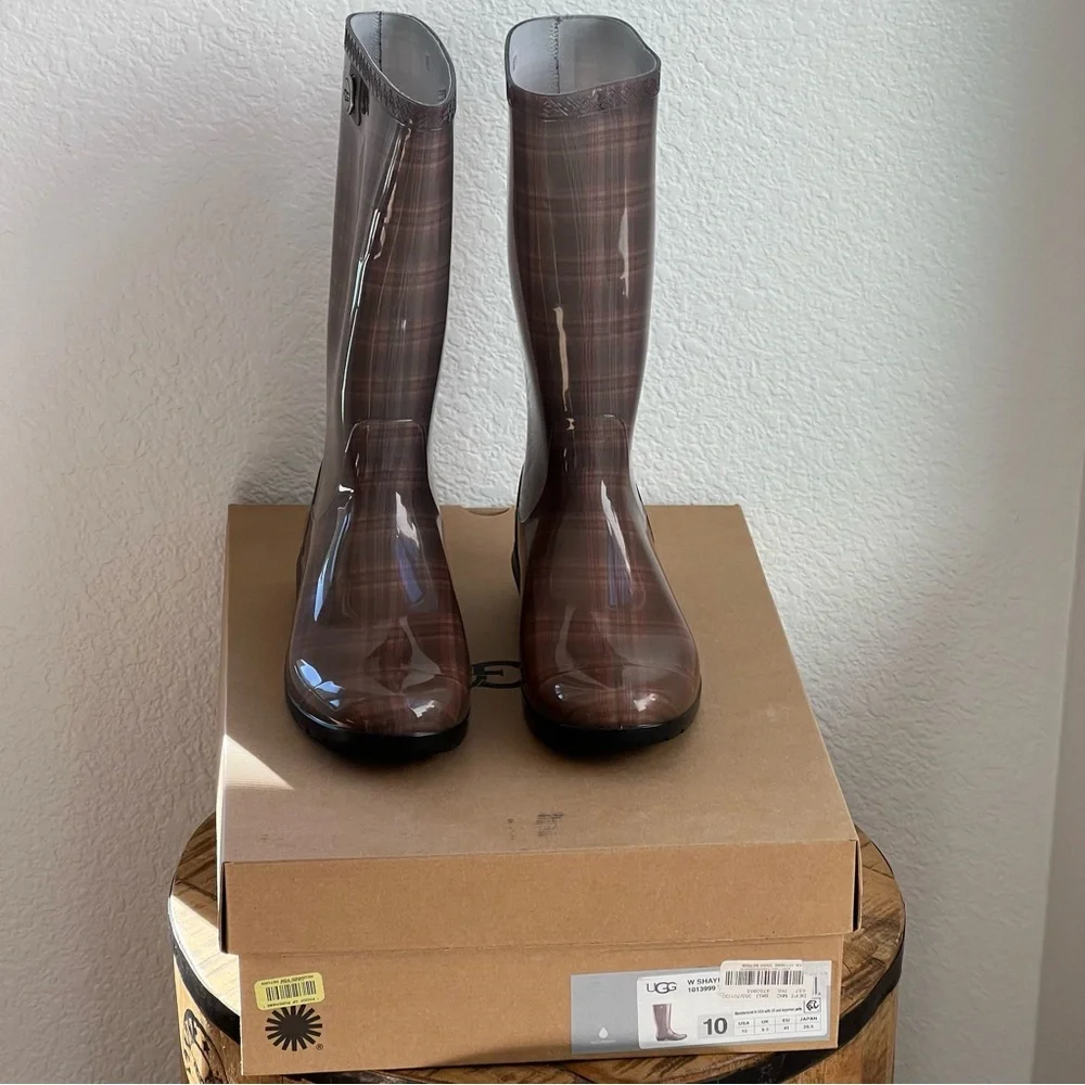 UGG Shaye Glossy Plaid Boots Women’s 10 Diva Pink